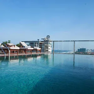 Sofiana My Khe & Spa- Rooftop Pool Bar Hotel